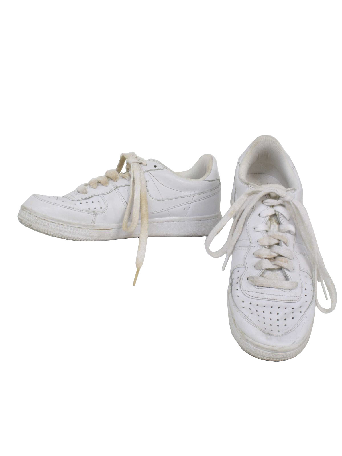 white retro nike shoes