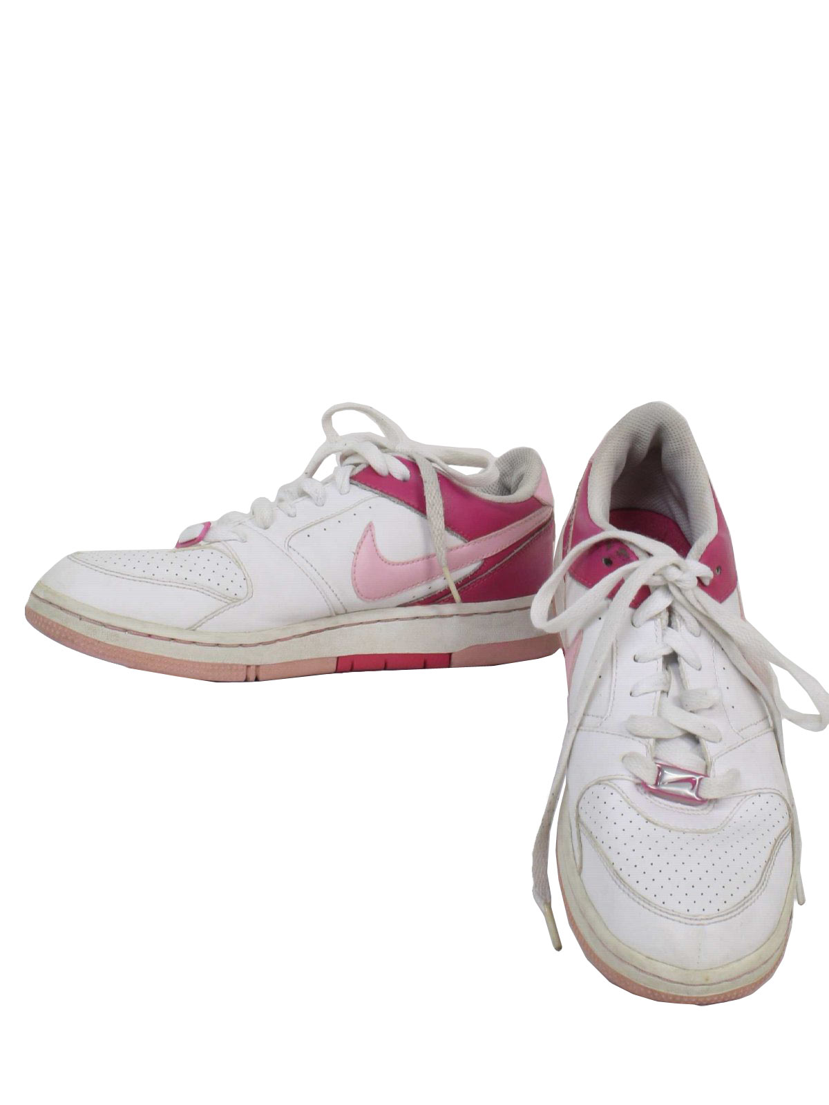 Anfibio Sin valor Procesando 1990's Vintage Nike Shoes: 90s -Nike- Womens off white and shaded pink  classic swoosh design nike tennis shoes with flat bottom and off white  embroidered -Nike- at ankle. Shoes show wear but