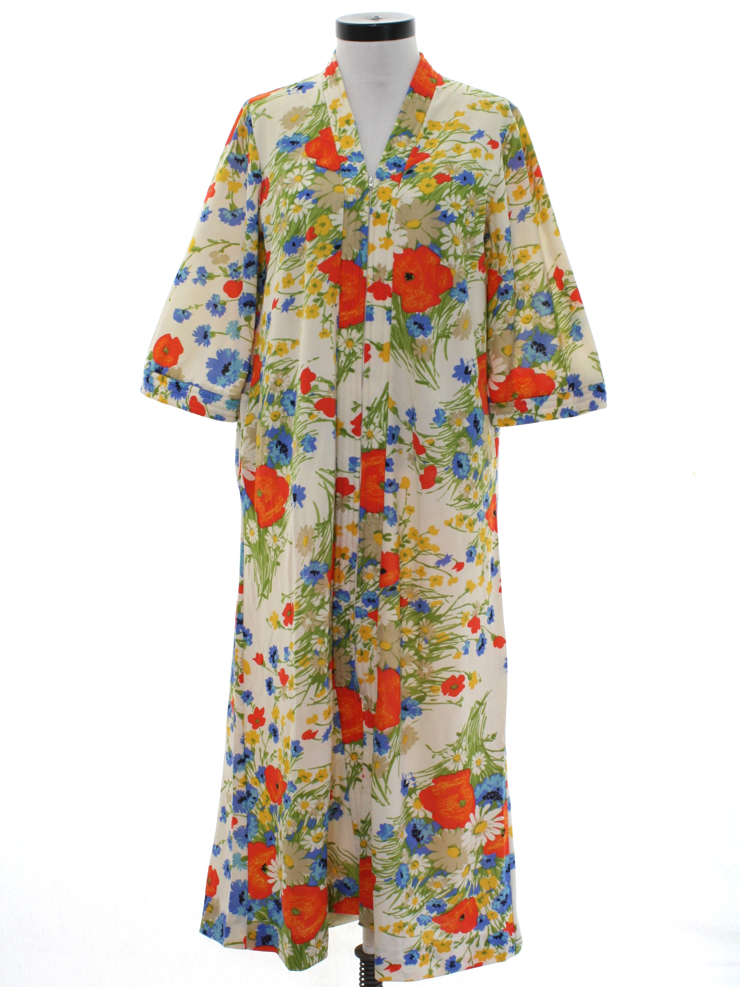 70's Home Sewn Womens Lounge Style Robe: 70s -Home Sewn- Womens cream ...