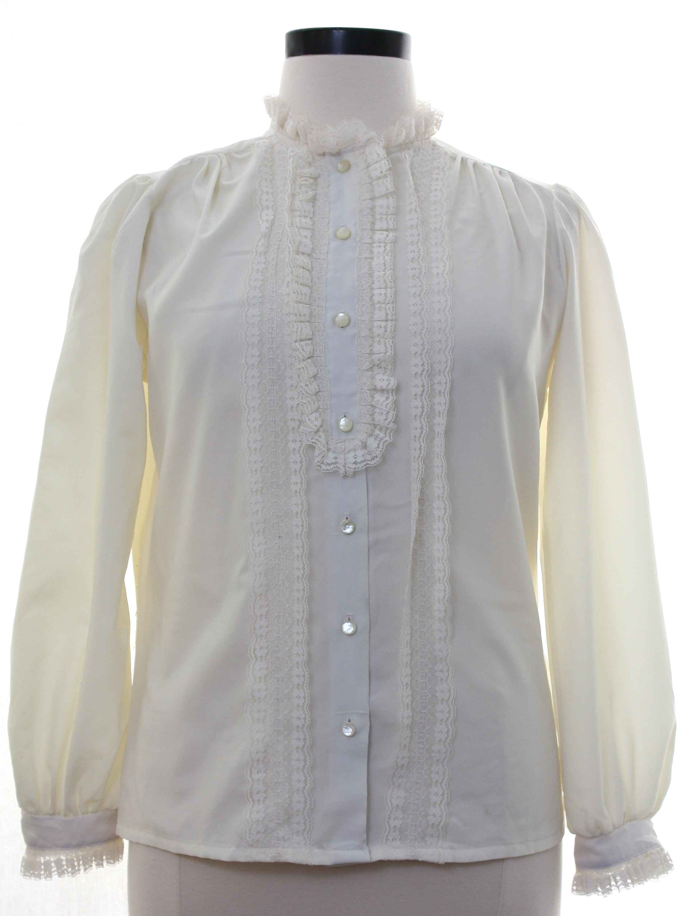 1970s Vintage Shirt: 70s -Lady Holiday- Womens white polyester crepe ...