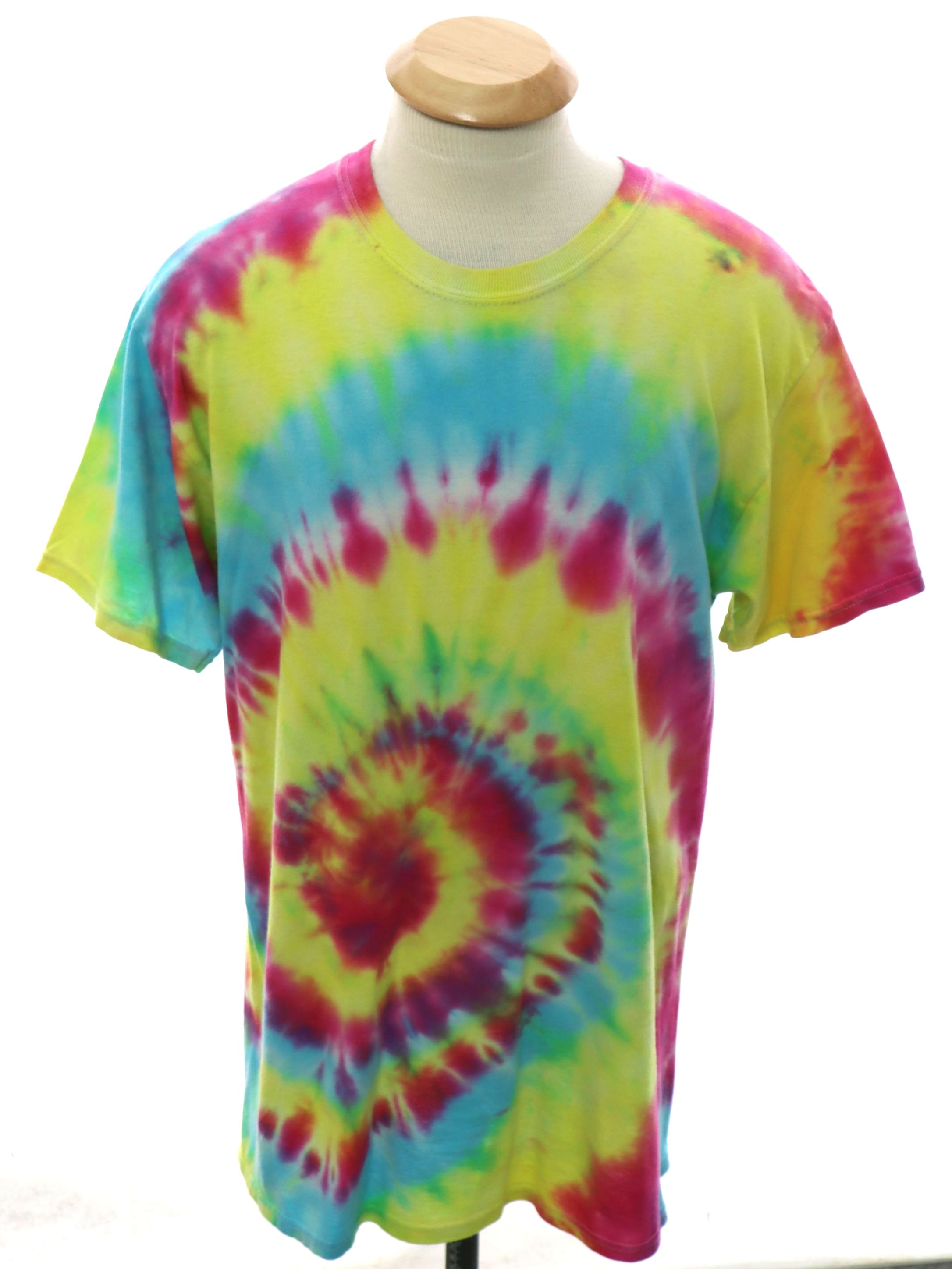 T Shirt: 90s -Hanes- Mens multicolor tie dye background cotton