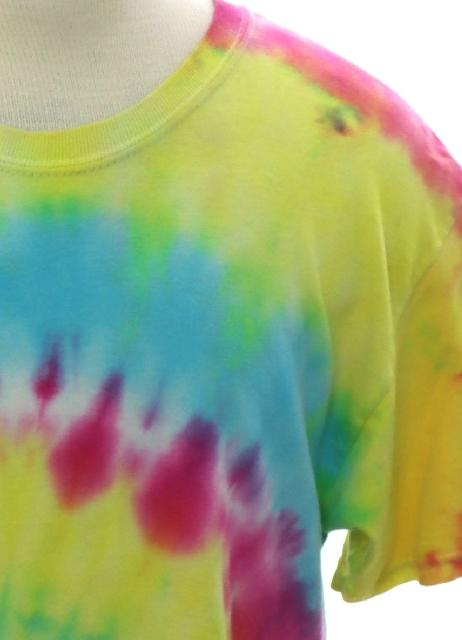 T Shirt: 90s -Hanes- Mens multicolor tie dye background cotton